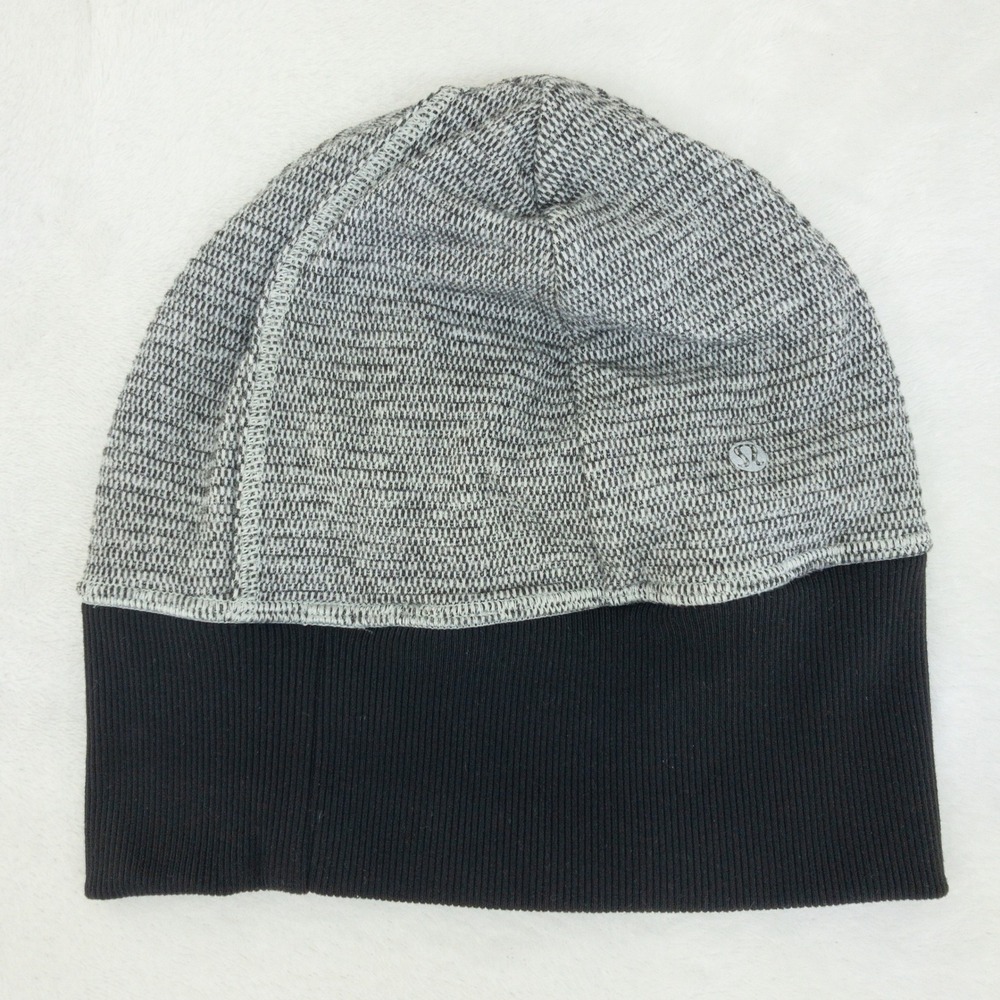 Lululemon Run With Me Toque Hat Womens Gray Reversible Activewear Running Beanie